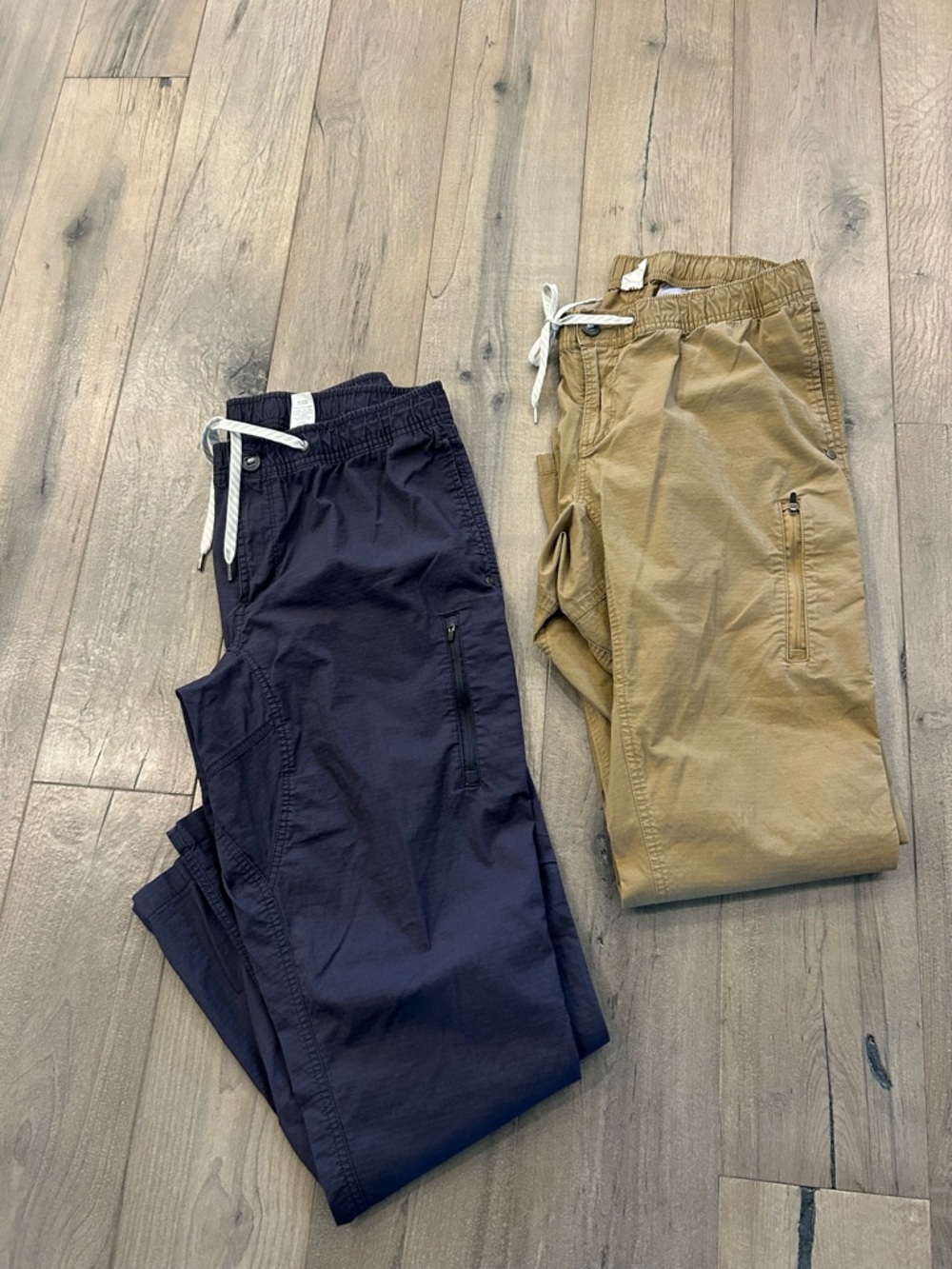 Men's Drawstring ripstop Vuori- Navy & Khaki